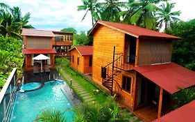 Wooden Ecr Sea Resort